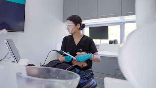 Heronsgate Dental & Facial logo